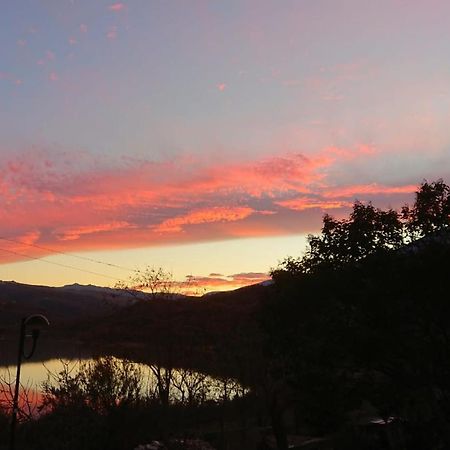 Lake Retreat - Maiella Apartment - Beautiful Lake And Mountain Views Casoli  Εξωτερικό φωτογραφία